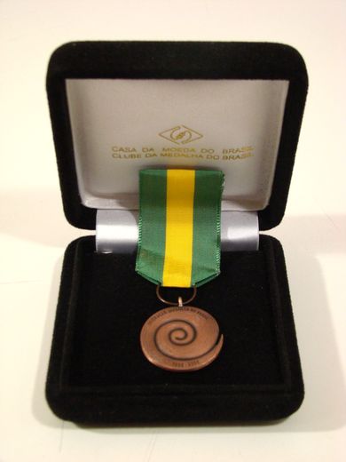 Medalha dada aos homenageados